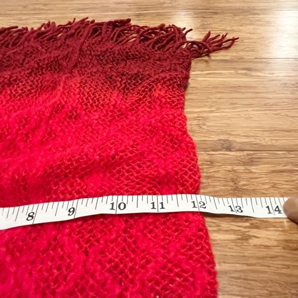 Brit's Knits handmade burgundy red, pink, maroon, ombre gator scarf w/ fringe - Picture 8 of 8